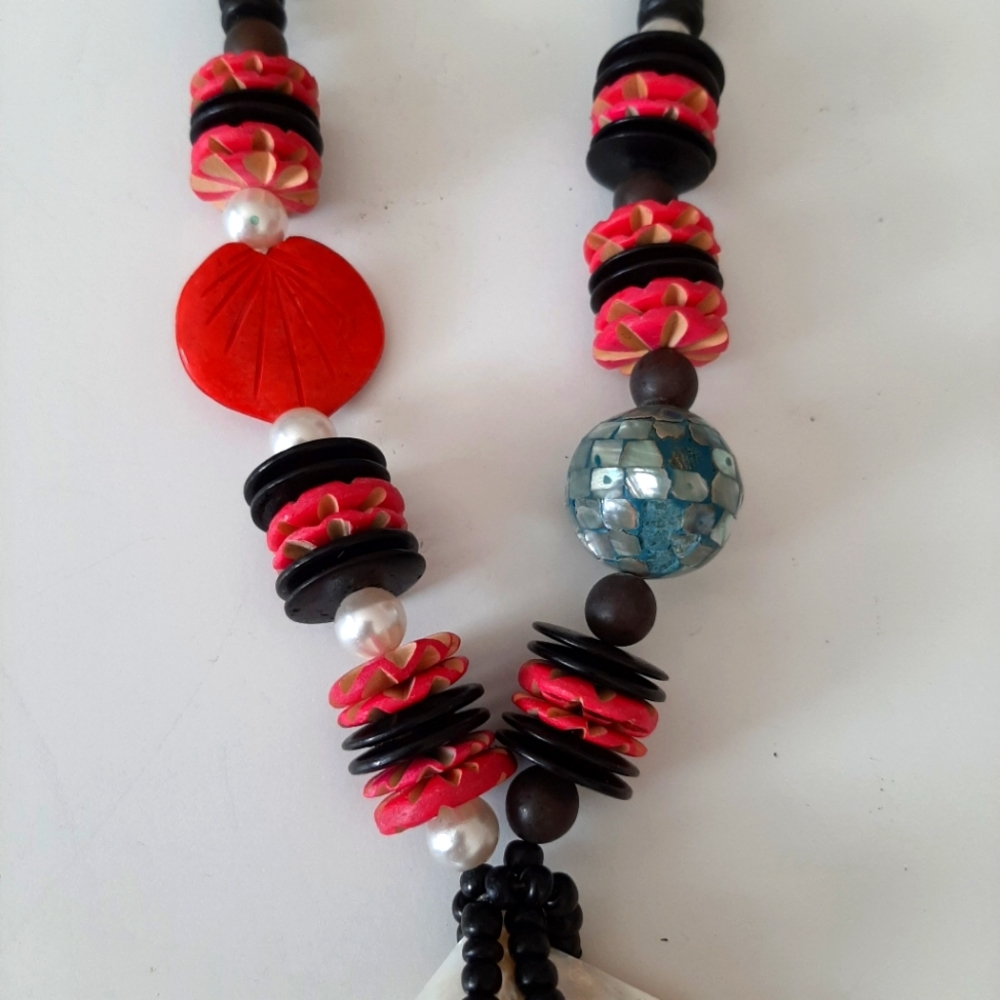 Large Shell Necklace - Picture 8 of 9